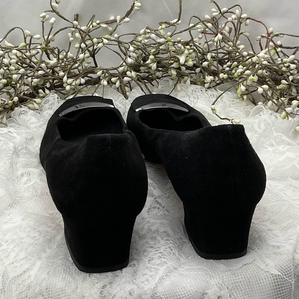 Vaneli Dannee Black Suede Low Heels Suede Pumps w/Silver Accents Sz10.5 #0217 - Picture 3 of 9